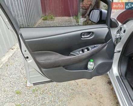 Серый Ниссан Лиф, объемом двигателя 0 л и пробегом 178 тыс. км за 7500 $, фото 5 на Automoto.ua