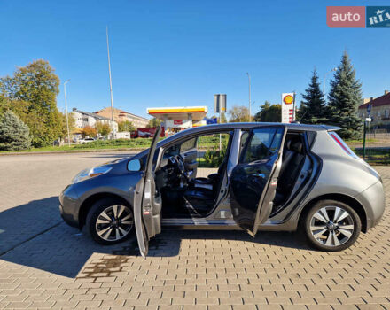 Серый Ниссан Лиф, объемом двигателя 0 л и пробегом 88 тыс. км за 12500 $, фото 13 на Automoto.ua