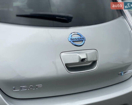 Серый Ниссан Лиф, объемом двигателя 0 л и пробегом 106 тыс. км за 8500 $, фото 25 на Automoto.ua