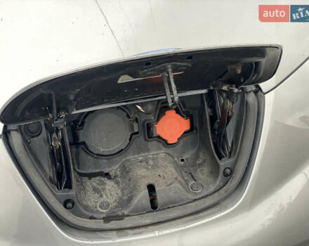 Серый Ниссан Лиф, объемом двигателя 0 л и пробегом 106 тыс. км за 8500 $, фото 13 на Automoto.ua