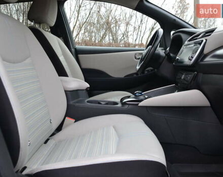 Серый Ниссан Лиф, объемом двигателя 0 л и пробегом 109 тыс. км за 12999 $, фото 25 на Automoto.ua