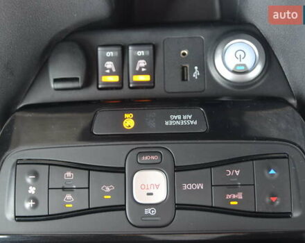 Серый Ниссан Лиф, объемом двигателя 0 л и пробегом 109 тыс. км за 12999 $, фото 30 на Automoto.ua