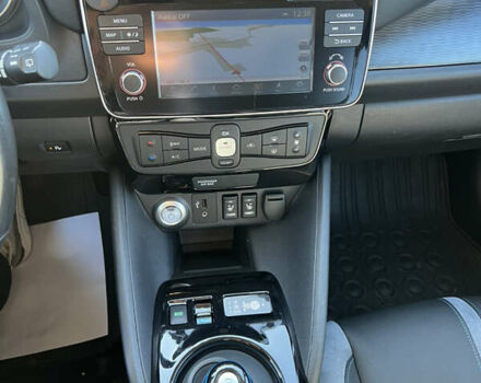 Сірий Ніссан Ліф, об'ємом двигуна 0 л та пробігом 143 тис. км за 12550 $, фото 33 на Automoto.ua