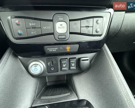 Серый Ниссан Лиф, объемом двигателя 0 л и пробегом 71 тыс. км за 11950 $, фото 25 на Automoto.ua