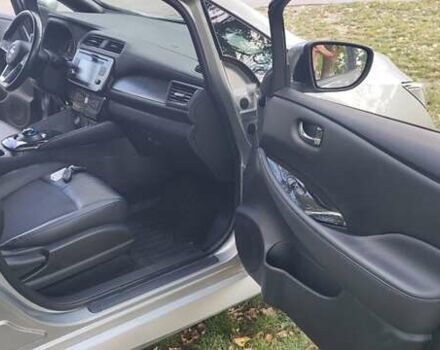 Серый Ниссан Лиф, объемом двигателя 0 л и пробегом 80 тыс. км за 13200 $, фото 12 на Automoto.ua