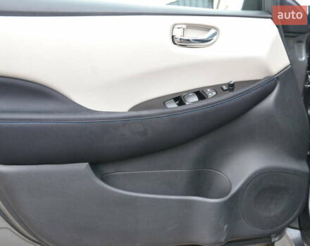 Серый Ниссан Лиф, объемом двигателя 0 л и пробегом 109 тыс. км за 12999 $, фото 17 на Automoto.ua