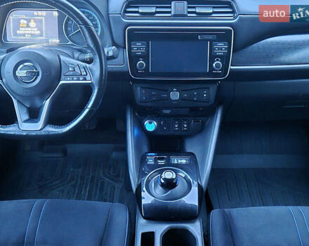 Серый Ниссан Лиф, объемом двигателя 0 л и пробегом 97 тыс. км за 11300 $, фото 8 на Automoto.ua