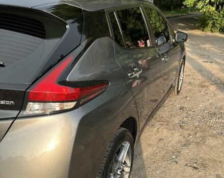 Сірий Ніссан Ліф, об'ємом двигуна 0 л та пробігом 82 тис. км за 14300 $, фото 3 на Automoto.ua