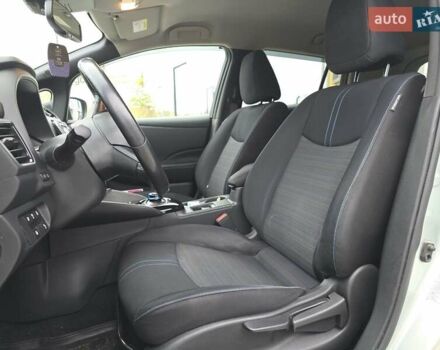 Серый Ниссан Лиф, объемом двигателя 0 л и пробегом 140 тыс. км за 13000 $, фото 21 на Automoto.ua