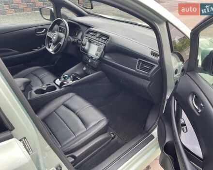 Серый Ниссан Лиф, объемом двигателя 0 л и пробегом 102 тыс. км за 13200 $, фото 24 на Automoto.ua