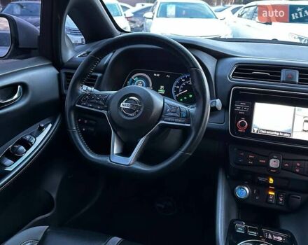 Серый Ниссан Лиф, объемом двигателя 0 л и пробегом 69 тыс. км за 15800 $, фото 19 на Automoto.ua