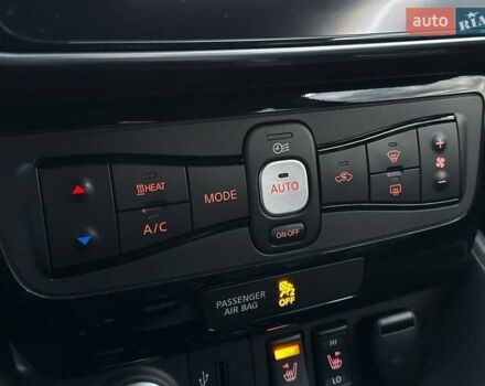 Серый Ниссан Лиф, объемом двигателя 0 л и пробегом 69 тыс. км за 15800 $, фото 27 на Automoto.ua