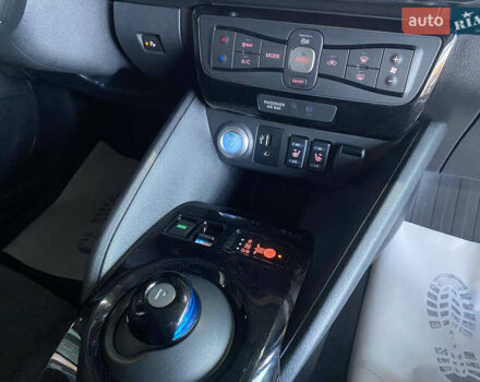 Серый Ниссан Лиф, объемом двигателя 0 л и пробегом 43 тыс. км за 12999 $, фото 16 на Automoto.ua