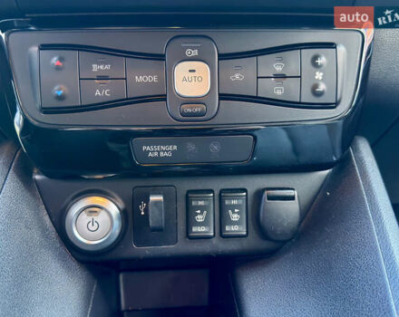 Серый Ниссан Лиф, объемом двигателя 0 л и пробегом 132 тыс. км за 12400 $, фото 18 на Automoto.ua