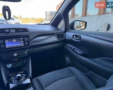 Серый Ниссан Лиф, объемом двигателя 0 л и пробегом 160 тыс. км за 10999 $, фото 20 на Automoto.ua