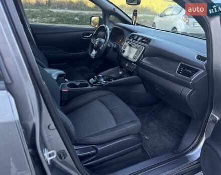 Серый Ниссан Лиф, объемом двигателя 0 л и пробегом 160 тыс. км за 10999 $, фото 18 на Automoto.ua