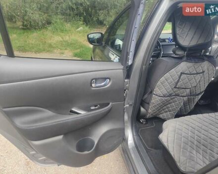 Сірий Ніссан Ліф, об'ємом двигуна 0 л та пробігом 130 тис. км за 14500 $, фото 18 на Automoto.ua