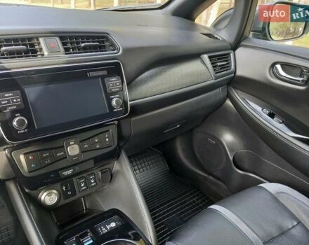 Серый Ниссан Лиф, объемом двигателя 0 л и пробегом 61 тыс. км за 14200 $, фото 13 на Automoto.ua