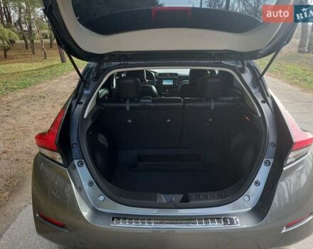 Серый Ниссан Лиф, объемом двигателя 0 л и пробегом 61 тыс. км за 14200 $, фото 19 на Automoto.ua