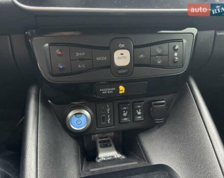 Серый Ниссан Лиф, объемом двигателя 0 л и пробегом 125 тыс. км за 9900 $, фото 23 на Automoto.ua