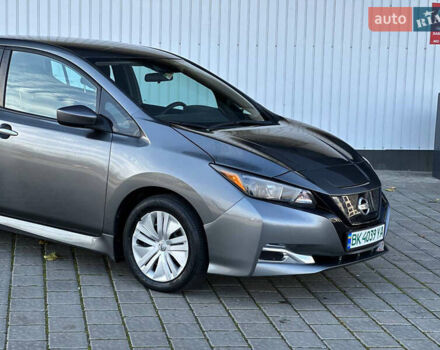 Серый Ниссан Лиф, объемом двигателя 0 л и пробегом 65 тыс. км за 12300 $, фото 4 на Automoto.ua