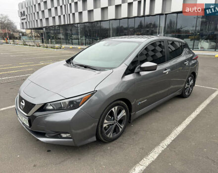 Серый Ниссан Лиф, объемом двигателя 0 л и пробегом 125 тыс. км за 9900 $, фото 1 на Automoto.ua