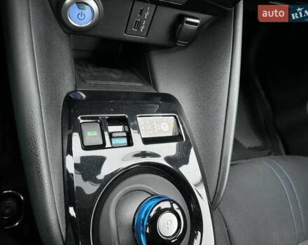 Сірий Ніссан Ліф, об'ємом двигуна 0 л та пробігом 52 тис. км за 18300 $, фото 21 на Automoto.ua