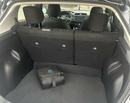 Серый Ниссан Лиф, объемом двигателя 0 л и пробегом 79 тыс. км за 14777 $, фото 5 на Automoto.ua