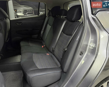 Сірий Ніссан Ліф, об'ємом двигуна 0 л та пробігом 56 тис. км за 13500 $, фото 19 на Automoto.ua