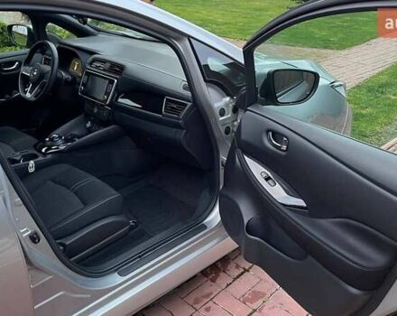 Серый Ниссан Лиф, объемом двигателя 0 л и пробегом 48 тыс. км за 14300 $, фото 15 на Automoto.ua