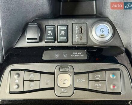 Серый Ниссан Лиф, объемом двигателя 0 л и пробегом 47 тыс. км за 15200 $, фото 28 на Automoto.ua