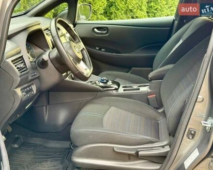 Серый Ниссан Лиф, объемом двигателя 0 л и пробегом 47 тыс. км за 15200 $, фото 18 на Automoto.ua