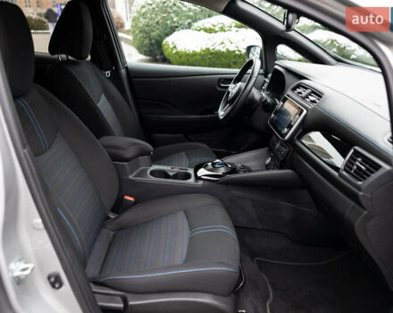 Серый Ниссан Лиф, объемом двигателя 0 л и пробегом 26 тыс. км за 15850 $, фото 40 на Automoto.ua