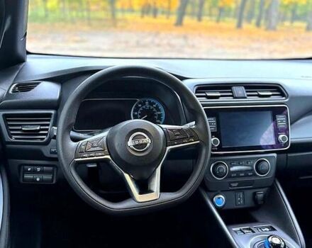 Серый Ниссан Лиф, объемом двигателя 0 л и пробегом 200 тыс. км за 16000 $, фото 2 на Automoto.ua