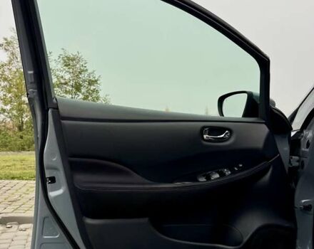 Серый Ниссан Лиф, объемом двигателя 0 л и пробегом 28 тыс. км за 18300 $, фото 47 на Automoto.ua