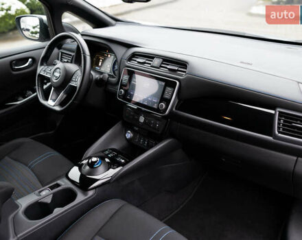 Серый Ниссан Лиф, объемом двигателя 0 л и пробегом 26 тыс. км за 15850 $, фото 39 на Automoto.ua