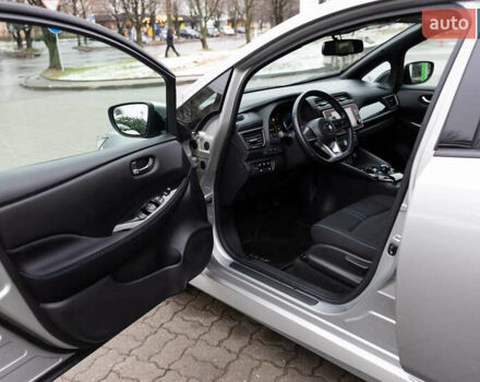 Серый Ниссан Лиф, объемом двигателя 0 л и пробегом 26 тыс. км за 15850 $, фото 12 на Automoto.ua