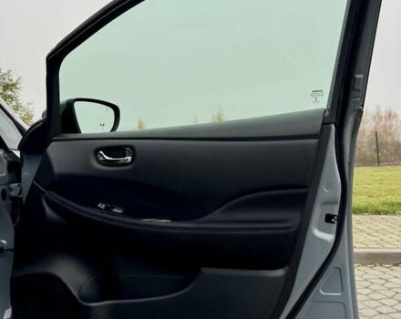 Серый Ниссан Лиф, объемом двигателя 0 л и пробегом 28 тыс. км за 19300 $, фото 52 на Automoto.ua