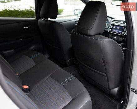 Серый Ниссан Лиф, объемом двигателя 0 л и пробегом 26 тыс. км за 15850 $, фото 44 на Automoto.ua