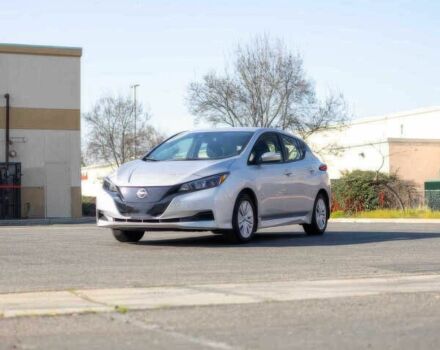 Серый Ниссан Лиф, объемом двигателя 0 л и пробегом 28 тыс. км за 11500 $, фото 2 на Automoto.ua