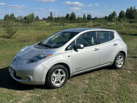 Сірий Ніссан Ліф, об'ємом двигуна 0 л та пробігом 145 тис. км за 4400 $, фото 1 на Automoto.ua