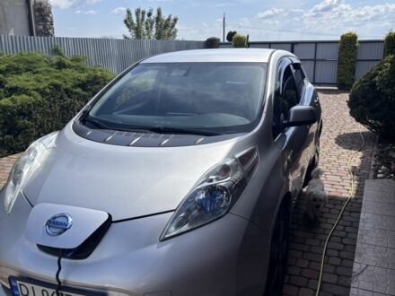 Ниссан Лиф 2013 в Ужгороде на Automoto.ua Серый Ниссан Лиф, объемом двигателя 0 л и пробегом 170 тыс. км за 6400 $, фото 1 на Automoto.ua