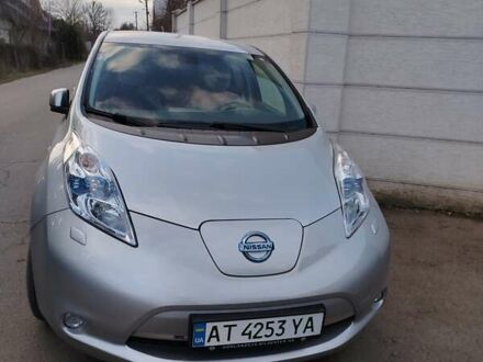 Ниссан Лиф 2013 в Ивано-Франковске на Automoto.ua Серый Ниссан Лиф, объемом двигателя 0 л и пробегом 99 тыс. км за 6100 $, фото 1 на Automoto.ua