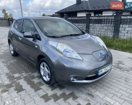 Ниссан Лиф 2014 в Ровно на Automoto.ua Серый Ниссан Лиф, объемом двигателя 0 л и пробегом 133 тыс. км за 6250 $, фото 1 на Automoto.ua