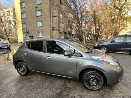 Серый Ниссан Лиф, объемом двигателя 0 л и пробегом 85 тыс. км за 7000 $, фото 1 на Automoto.ua