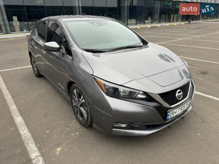 Серый Ниссан Лиф, объемом двигателя 0 л и пробегом 125 тыс. км за 9900 $, фото 1 на Automoto.ua