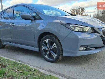 Сірий Ніссан Ліф, об'ємом двигуна 0 л та пробігом 102 тис. км за 15700 $, фото 1 на Automoto.ua