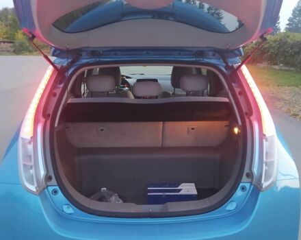 Ниссан Лиф 2011 в Млынове на Automoto.ua Синий Ниссан Лиф, объемом двигателя 1.6 л и пробегом 100 тыс. км за 3900 $, фото 13 на Automoto.ua