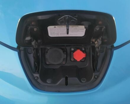 Ниссан Лиф 2011 в Млынове на Automoto.ua Синий Ниссан Лиф, объемом двигателя 1.6 л и пробегом 100 тыс. км за 3900 $, фото 15 на Automoto.ua