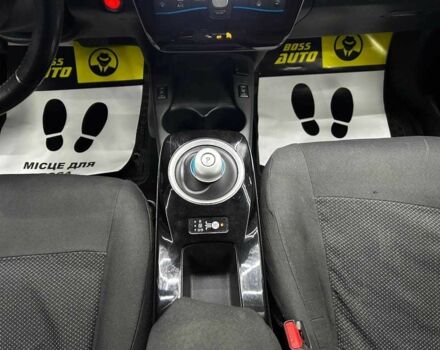 Ніссан Ліф 2013 у Чернівцях на Automoto.ua Синій Ніссан Ліф, об'ємом двигуна 0 л та пробігом 130 тис. км за 6000 $, фото 10 на Automoto.ua